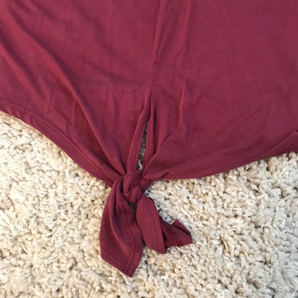 Short sleeve top with tie at the bottom - Picture 2 of 2